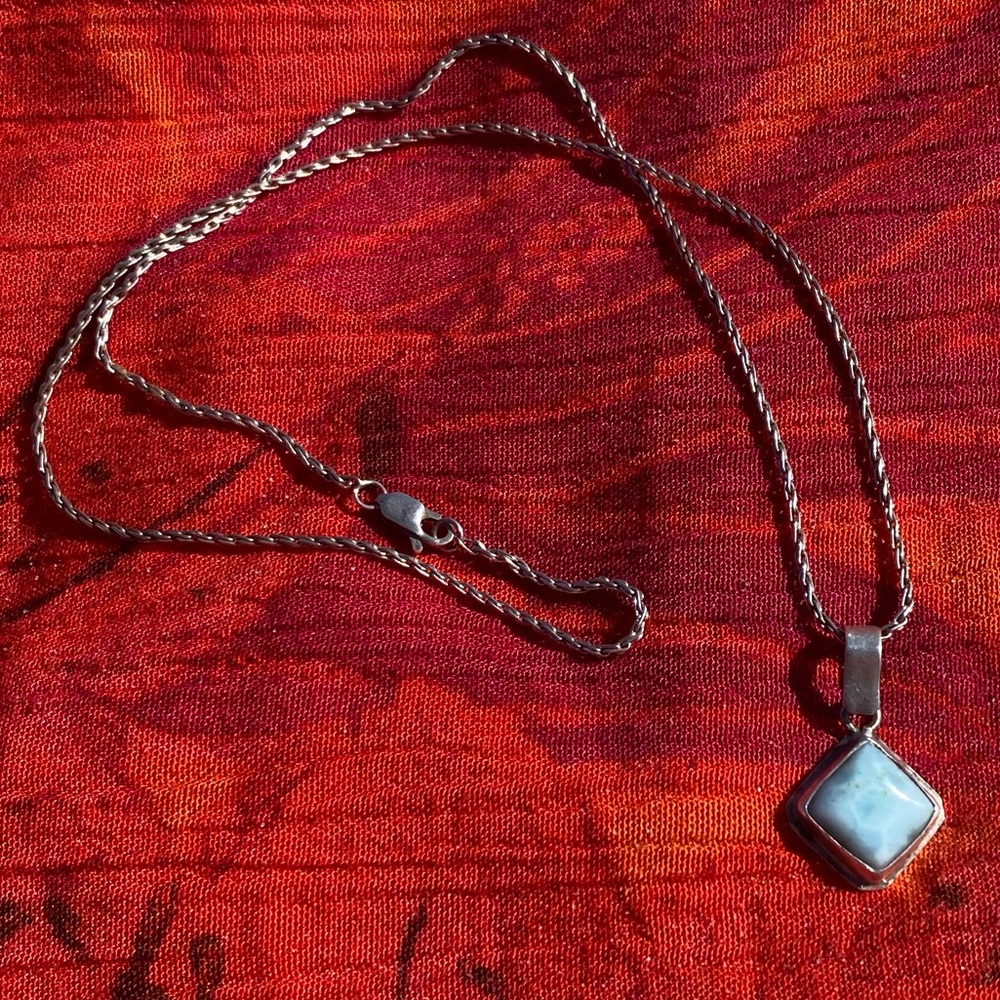 Vintage 925 Sterling Silver 18” Chain with Gorgeous Natural Larimar Pendant